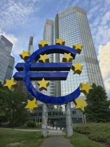Read more about the article KTO MA ZŁOTO TEN STRACI NAJMNIEJ